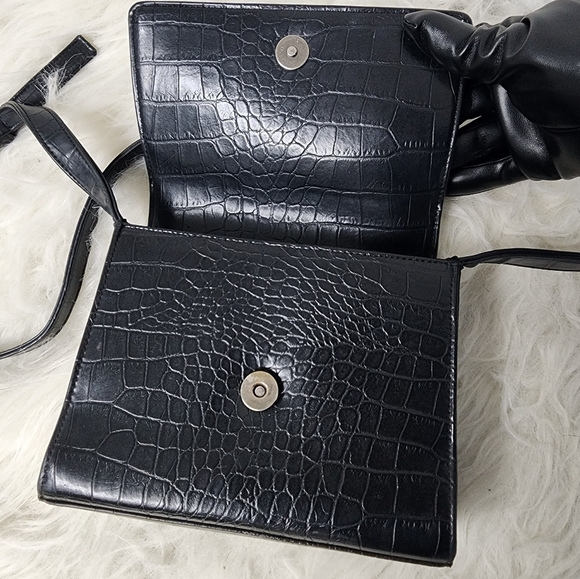 Guess Purse/Bag - Picture 10 of 12